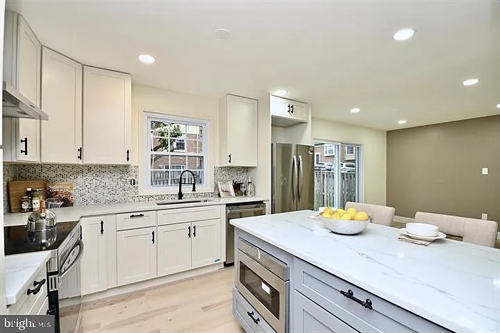 4702 Forestdale Dr — Photo 8