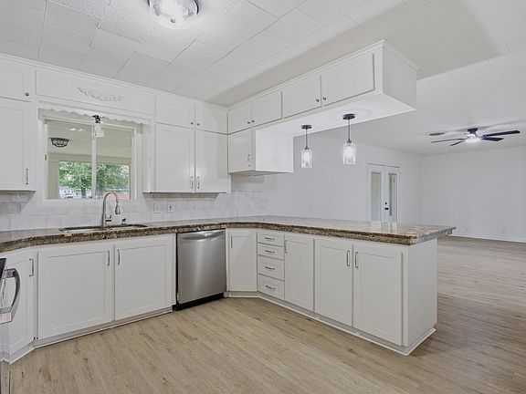 3rd image of 325 Noma Ln