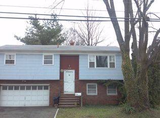 558 E 2nd Ave, Roselle, NJ 07203