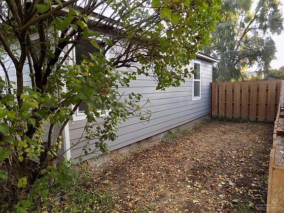 5th image of 660 SE Dunham St