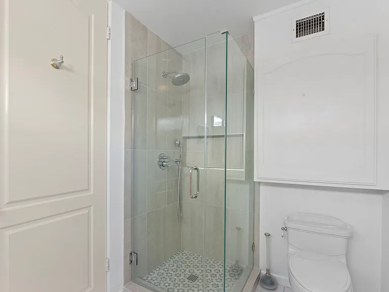 9501 W Olympic Blvd — Photo 7