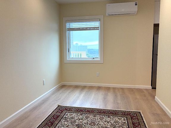 4th image of 151 Ralston St