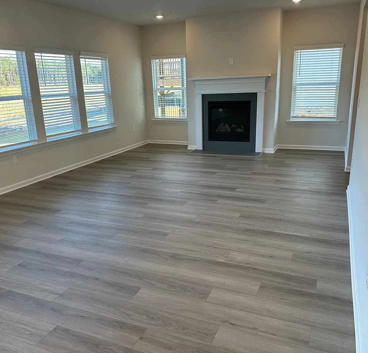 4 bed, 2479 sqft, $2,600 — Photo 2