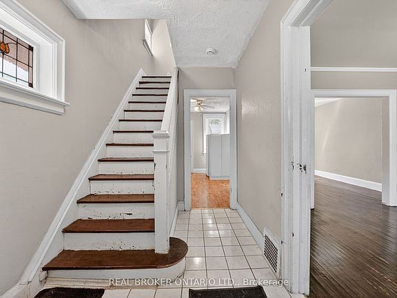 5th image of 271 Manor Rd E