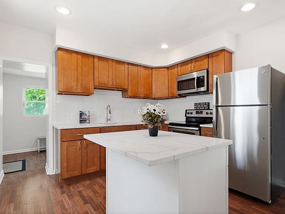 3rd image of 436 Lemonte St #1
