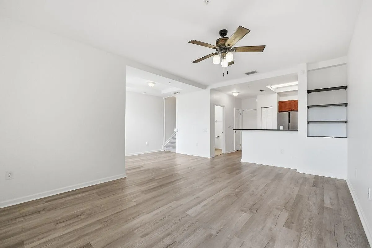 3 bed, 2.5 bath, 1434 sqft, $3,300 — Photo 1