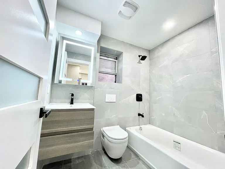 1007 Hart St #1 — Photo 9