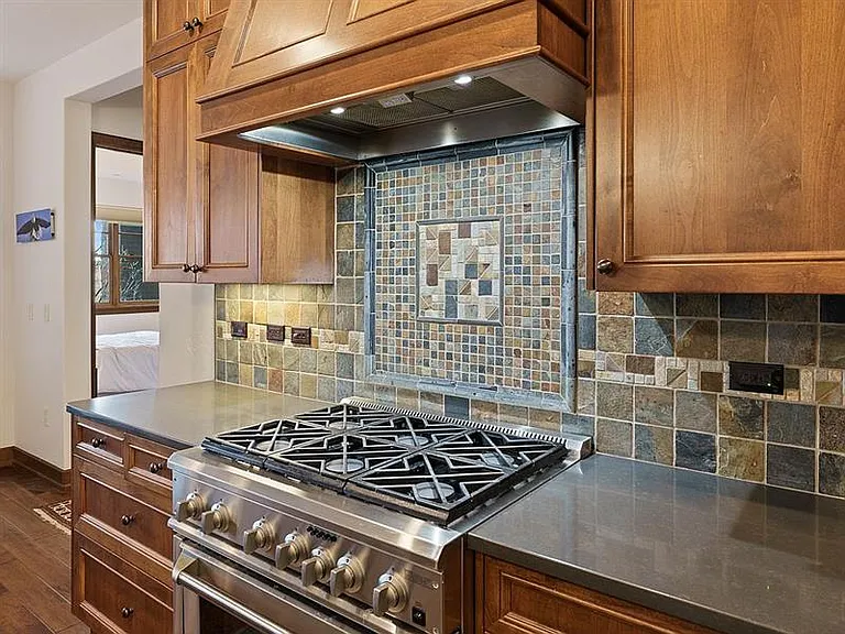 363 SW Bluff Dr #102 — Photo 4
