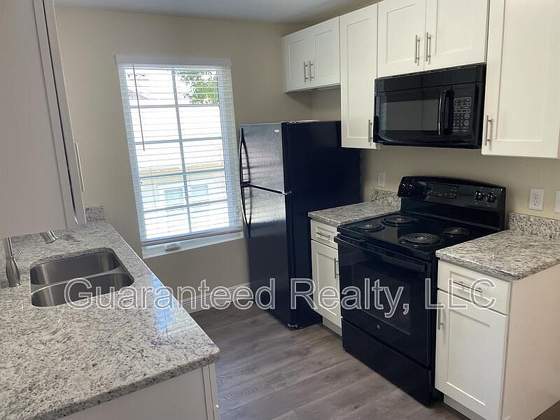 1st image of 915 E Palmetto St APT 4
