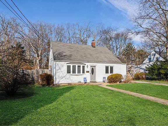 2nd image of 7 Linda Ln