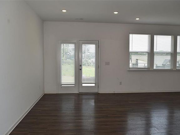 2nd image of 190 Mission Blvd
