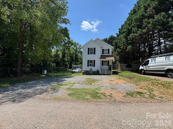 2nd image of 118 Fir St