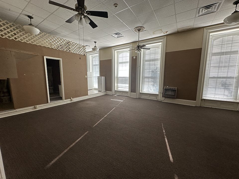 2nd image of 202 1/2 E Broad St APT C