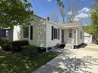 20681 Kingsville St, Harper Woods, MI 48225