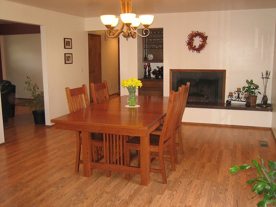 Formal Dining & Fireplace