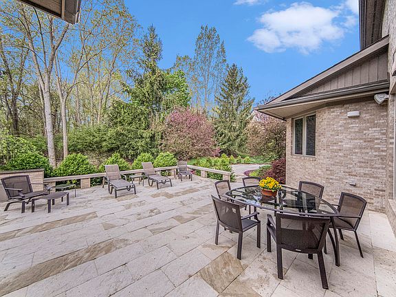 4th image of 1389 Towsley Ln
