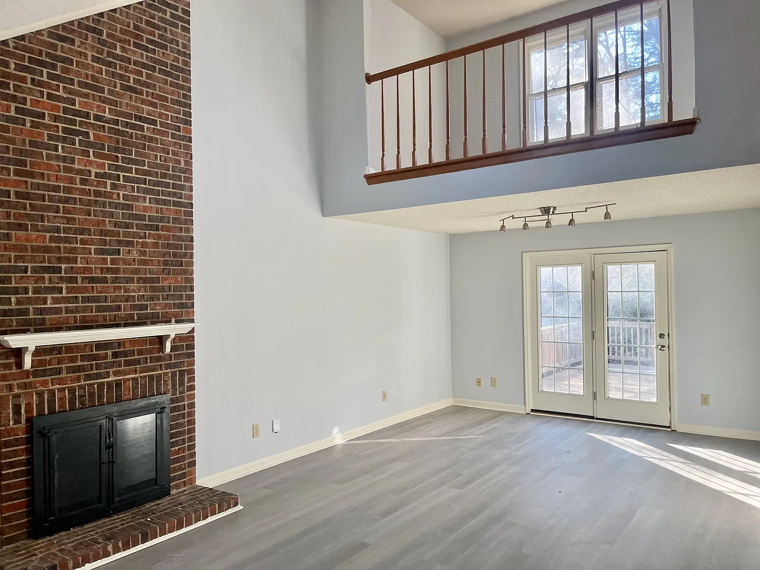 3 bed, $1,800 — Photo 2