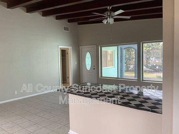 5th image of 2211 Edythe Dr