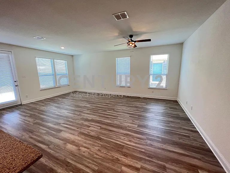 2605 Warren Ln — Photo 6
