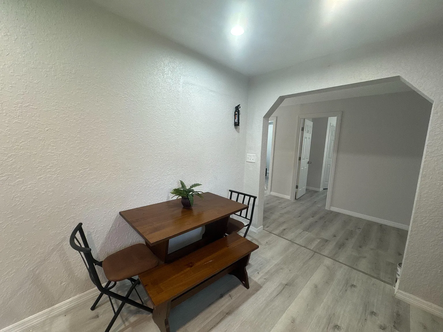 4 bed, 2.0 bath, 1150 sqft, $1,364 — Photo 2