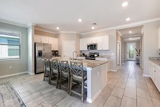3 bed, 2202 sqft, $3,450 — Photo 2