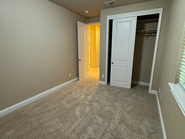 553 Addison Ct — Photo 19