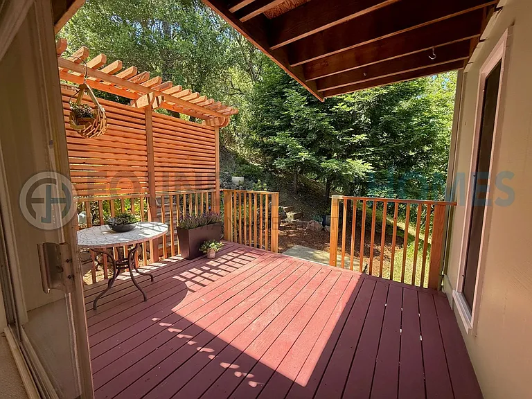 140 Redwood Rd — Photo 6