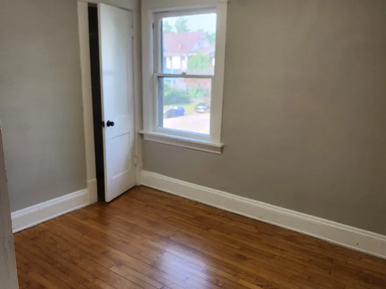 11716 Parkhill Ave #UP — Photo 9