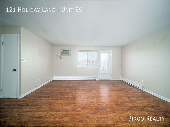 5th image of 121 Holiday Ln APT B5