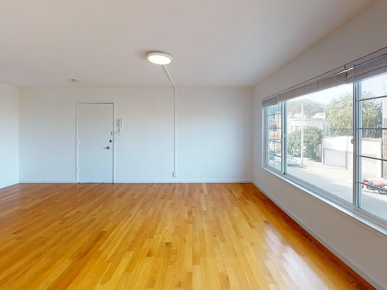 1040 Ashbury St — Photo 7