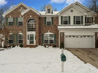957 Kiefer Trails Dr, Ballwin, MO 63021