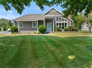 711 Bishops Ln, Webster, NY 14580