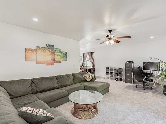 4th image of 1956 Surrey Ln