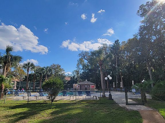 4th image of 160 Live Oak Woods Ct APT 4C