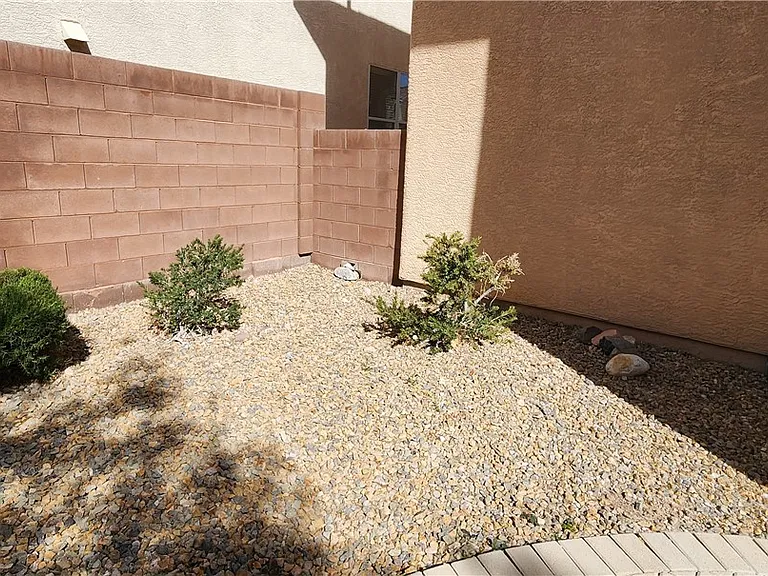 7227 Burnett Ave — Photo 3