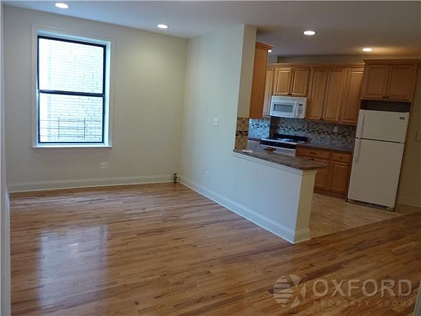 2nd image of 369 Saint Johns Pl APT 6