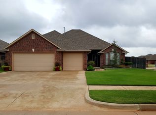 624 N Bobcat Way, Mustang, OK 73064