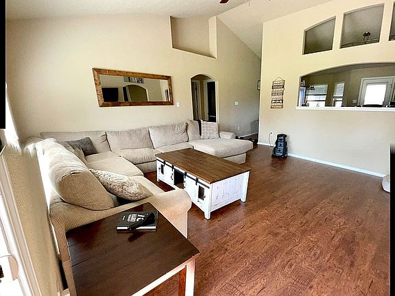 4th image of 2518 Dava St