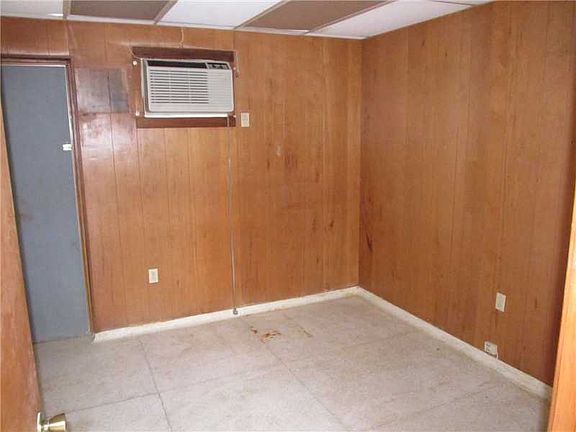 4th image of 3628 General Meyer Ave