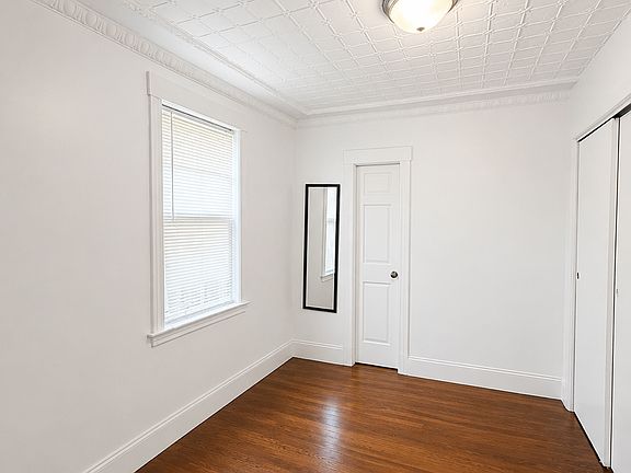 3rd image of 27 Thacher St