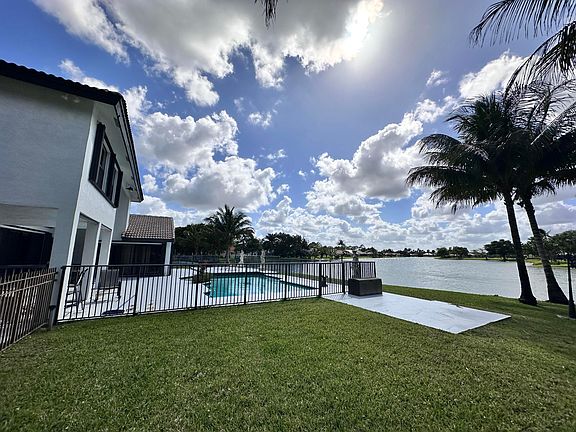 4th image of 6695 Lake Loran Way
