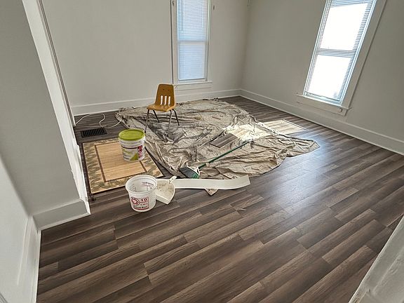 3rd image of 905 Blue Ave #2