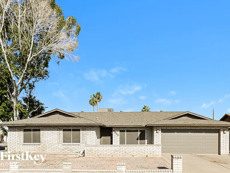 4656 W Townley Ave — Photo 1