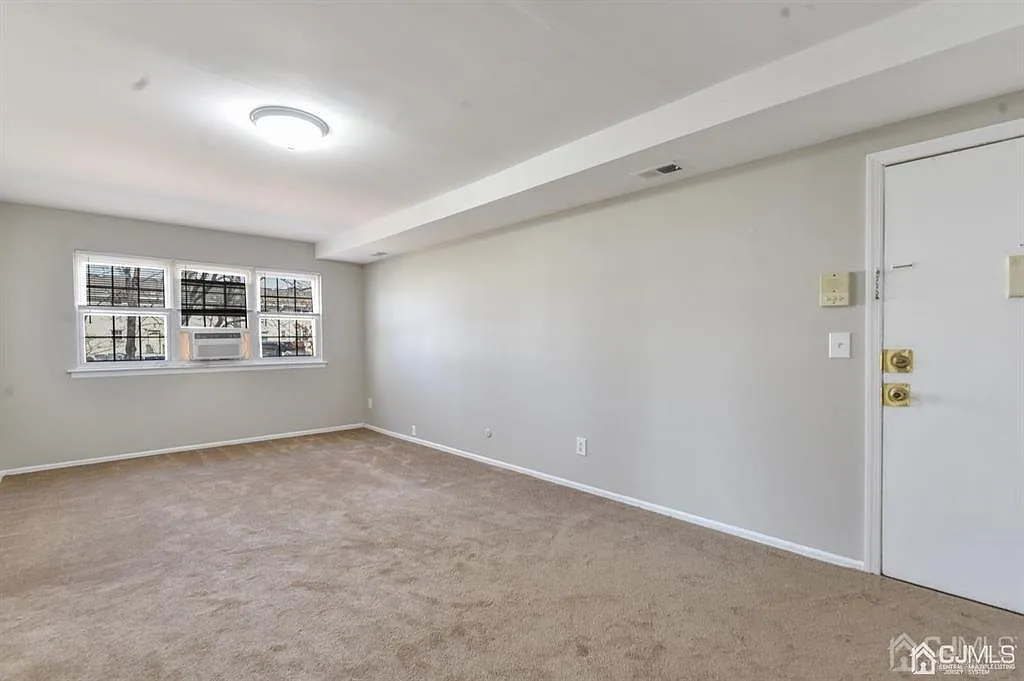 2 bed, 1.0 bath, 884 sqft, $2,100 — Photo 4