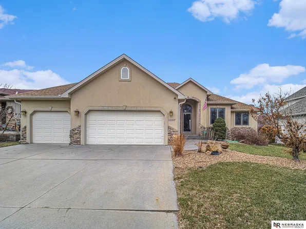 2237 Scotch Pine Trl, Lincoln, NE 68512