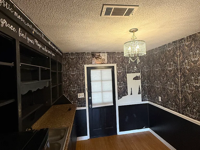 1495 Creighton Rd #B — Photo 7