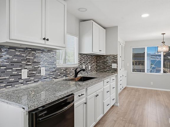 3rd image of 900 James Rd Unit 17