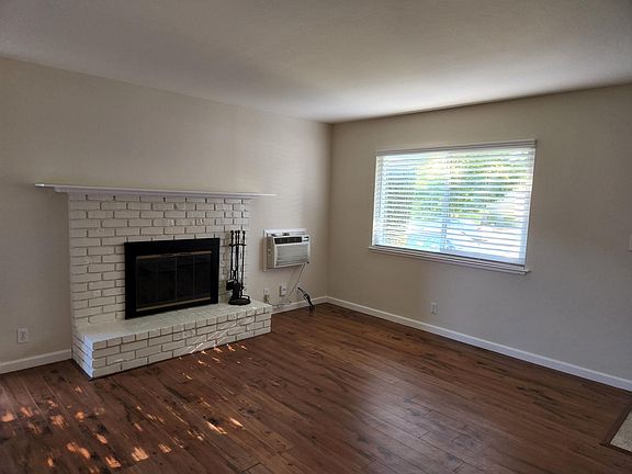 3rd image of 1355 Kingfisher Way APT 3