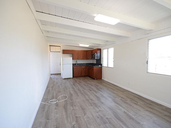3rd image of 1372 Hooli Cir