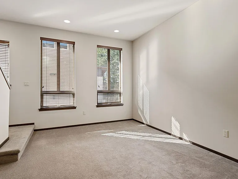184 Madrona Way NE — Photo 2